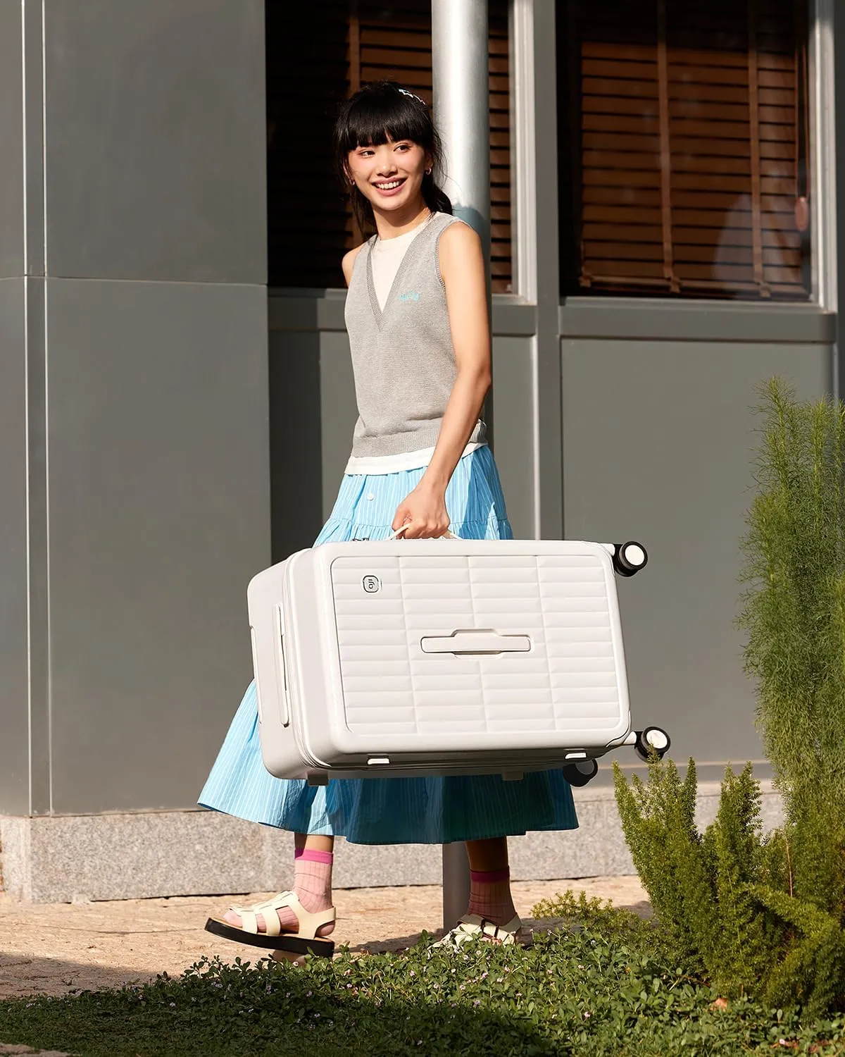 70/30 Split Open 24 Inch Checked Luggage with Spinner Wheels,Travel Suitcase with Adjustable Velcro for Flexible Large Capacity,Hardside Suitcase for Men Women, for 12 Days Travel,Coconut White